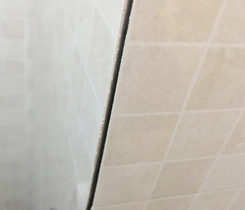 荔波瓷砖空鼓维修公司分享阳台瓷砖脱落的修复过程可以分为以下几个步骤